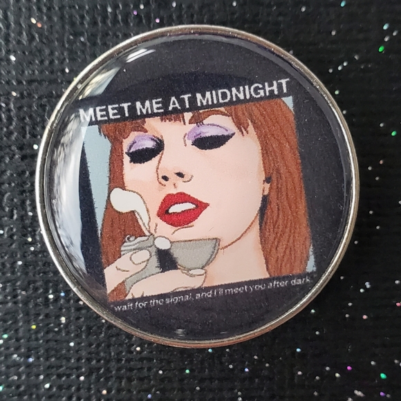 GIFT SET 2 Taylor Swift themed Pins new with free gift bag - Picture 2 of 5